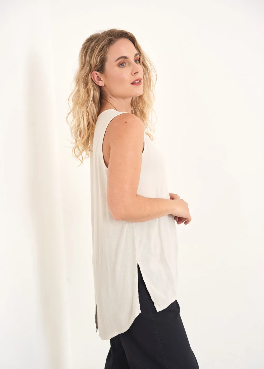 RACHEL SLEEVELESS TOP - OATMEAL